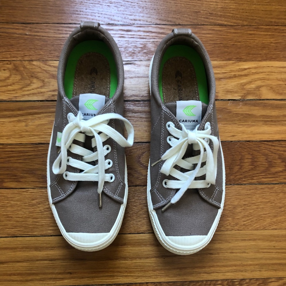 Cariuma low OCA canvas sneakers women 8.5